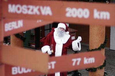 A nagykarácsonyi Mikulás-stock-foto