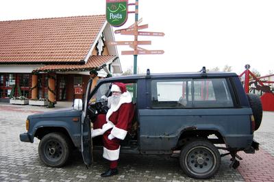 A nagykarácsonyi Mikulás-stock-foto