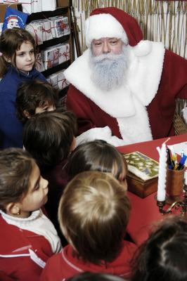 A nagykarácsonyi Mikulás-stock-foto