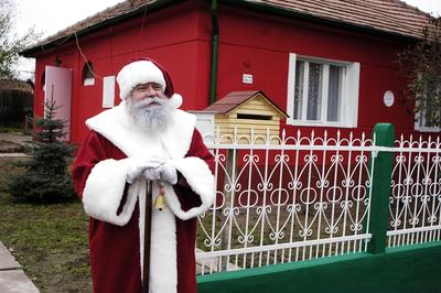 A nagykarácsonyi Mikulás-stock-foto
