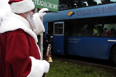 A nagykarácsonyi Mikulás-stock-foto