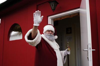 A nagykarácsonyi Mikulás-stock-foto