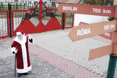 A nagykarácsonyi Mikulás-stock-foto