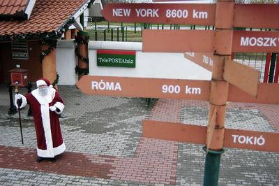 A nagykarácsonyi Mikulás-stock-foto