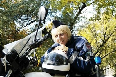 Horváth Brigitta motorosrendőr-stock-foto