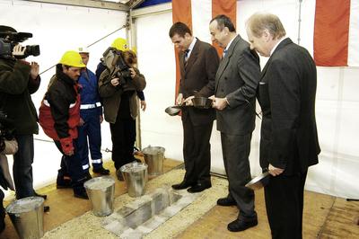 Elhelyezték az M6-os alapkövét-stock-foto