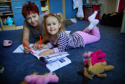 Gulyás Erzsébet és kislánya-stock-foto