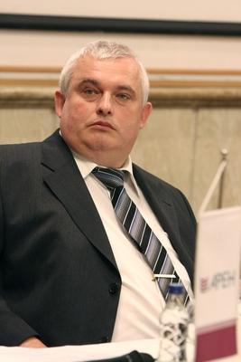 Indul az adóalany centrikus adatszolgáltatási modell-stock-photo
