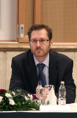 Indul az adóalany centrikus adatszolgáltatási modell-stock-photo