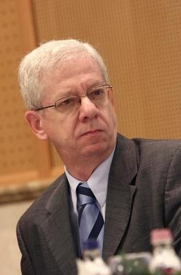 Indul az adóalany centrikus adatszolgáltatási modell-stock-photo