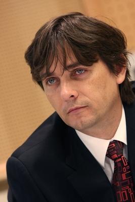 Indul az adóalany centrikus adatszolgáltatási modell-stock-photo