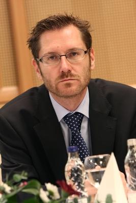 Indul az adóalany centrikus adatszolgáltatási modell-stock-photo