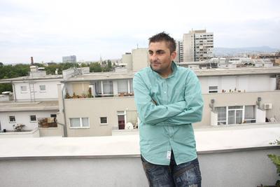 Bea asszony sminkelni tanul-stock-foto