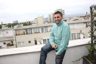 Bea asszony sminkelni tanul-stock-foto