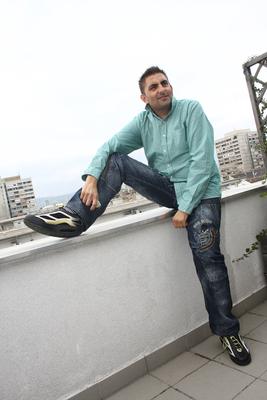 Bea asszony sminkelni tanul-stock-foto