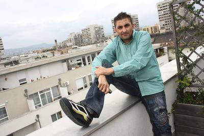 Bea asszony sminkelni tanul-stock-foto