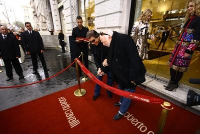 Roberto Cavalli Divatház nyílt az Andrássy úton-stock-foto