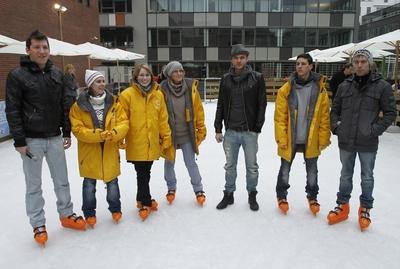 Új műjégpálya nyílt a Corvin Bevásárlóközpont tetején-stock-foto