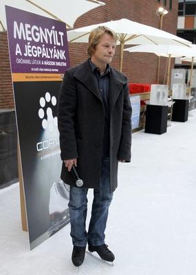 Új műjégpálya nyílt a Corvin Bevásárlóközpont tetején-stock-foto