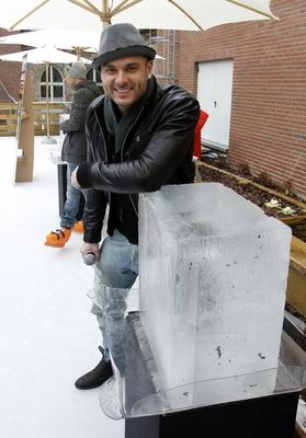 Új műjégpálya nyílt a Corvin Bevásárlóközpont tetején-stock-foto