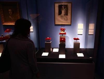 Kiállítás Diana hercegnő személyes tárgyaiból-stock-foto