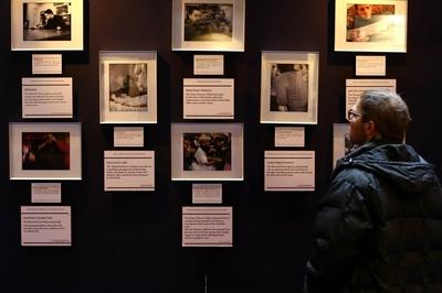 Kiállítás Diana hercegnő személyes tárgyaiból-stock-foto