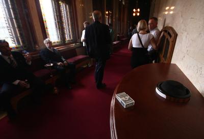 Parlament - dohányzó-stock-foto