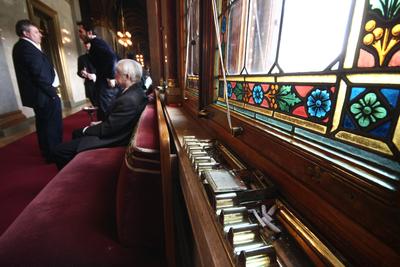 Parlament - dohányzó-stock-foto