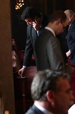 Parlament - dohányzó-stock-foto