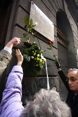 Megemlékezés a Jókai utcában-stock-foto