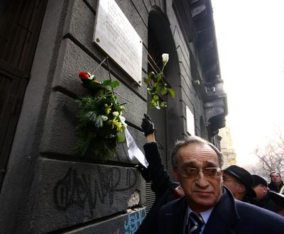 Megemlékezés a Jókai utcában-stock-foto