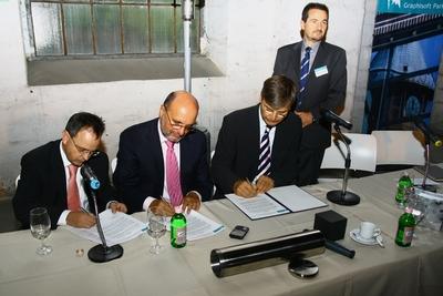 Új magánegyetemről szóló szerződés Óbudán-stock-foto