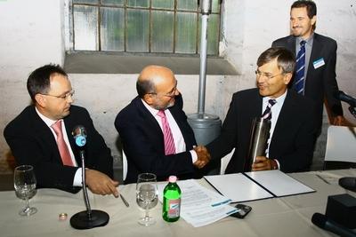 Új magánegyetemről szóló szerződés Óbudán-stock-foto