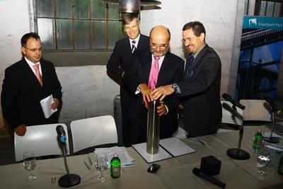 Új magánegyetemről szóló szerződés Óbudán-stock-foto