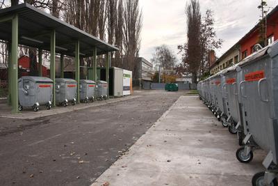 Hulladékudvar a XVIII. kerületben-stock-foto