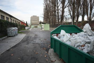 Hulladékudvar a XVIII. kerületben-stock-foto