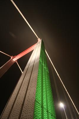 Díszkivilágítás az Erzsébet hídon-stock-foto