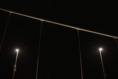 Díszkivilágítás az Erzsébet hídon-stock-foto