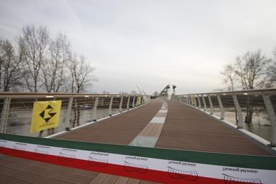 A szolnoki Tiszavirág híd avatója-stock-foto