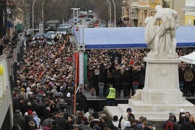 A szolnoki Tiszavirág híd avatója-stock-foto