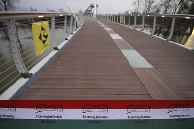 A szolnoki Tiszavirág híd avatója-stock-foto