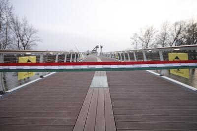 A szolnoki Tiszavirág híd avatója-stock-foto