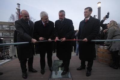 A szolnoki Tiszavirág híd avatója-stock-foto