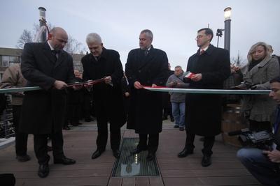 A szolnoki Tiszavirág híd avatója-stock-foto