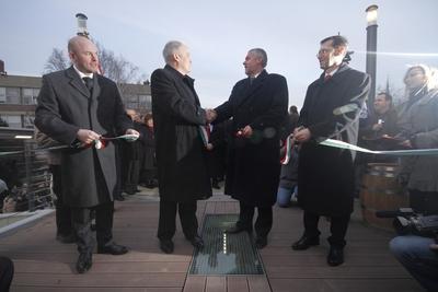 A szolnoki Tiszavirág híd avatója-stock-foto