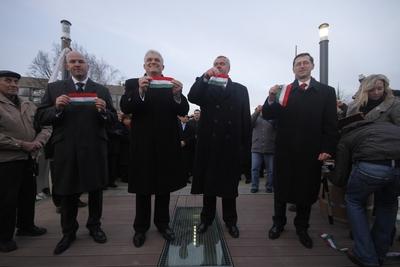 A szolnoki Tiszavirág híd avatója-stock-foto