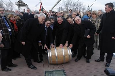 A szolnoki Tiszavirág híd avatója-stock-foto