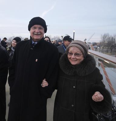A szolnoki Tiszavirág híd avatója-stock-foto