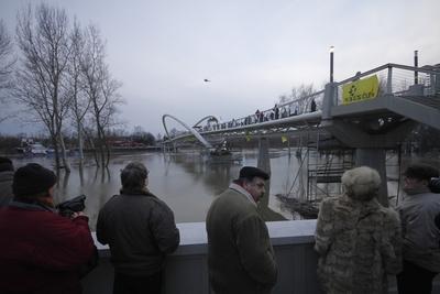 A szolnoki Tiszavirág híd avatója-stock-foto