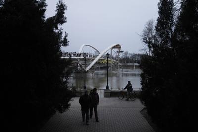 A szolnoki Tiszavirág híd avatója-stock-foto